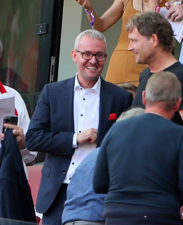 Alexander Wehrle spricht beim 1. FC Köln mit Marcus Sorg und Werner Wolf.