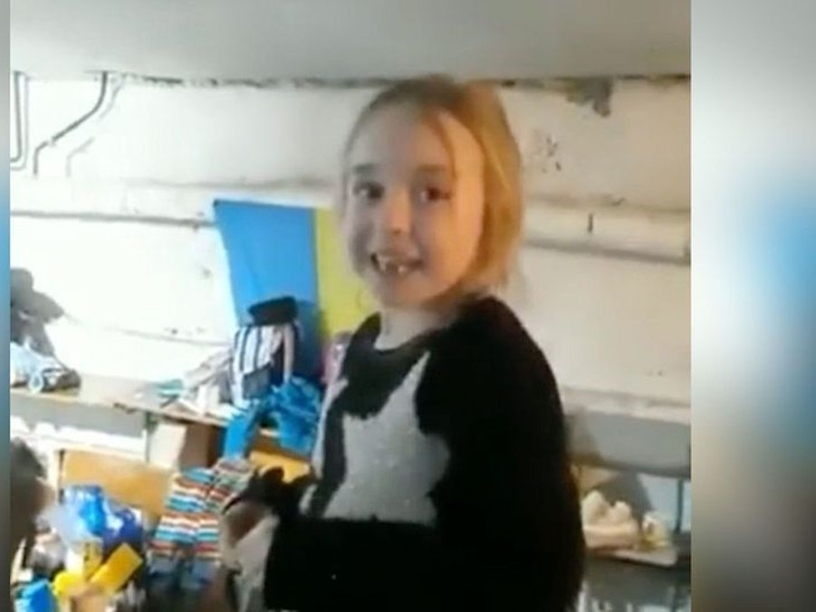 Mädchen singt Frozen im Bunker in der Ukraine / Foto: Glomex/Bunte; Screenshot