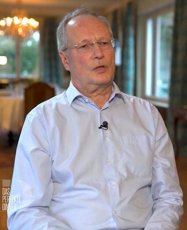 Das perfekte Dinner (Vox-Ausstrahlung am 8.3.2022), Kandidat Johannes ist ein Enkel von Ex-Bundespräsident Gustav Heinemann