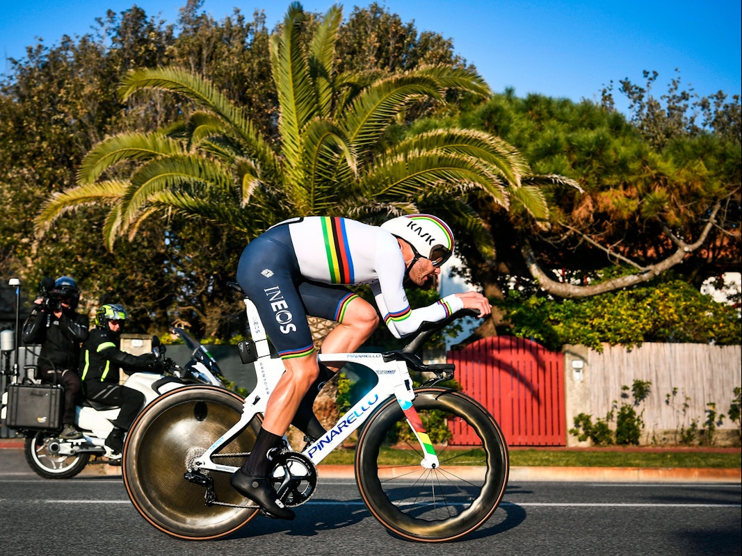 Der Italiener Filippo Ganna auf seiner Zeitfahrmaschine im Einsatz.
