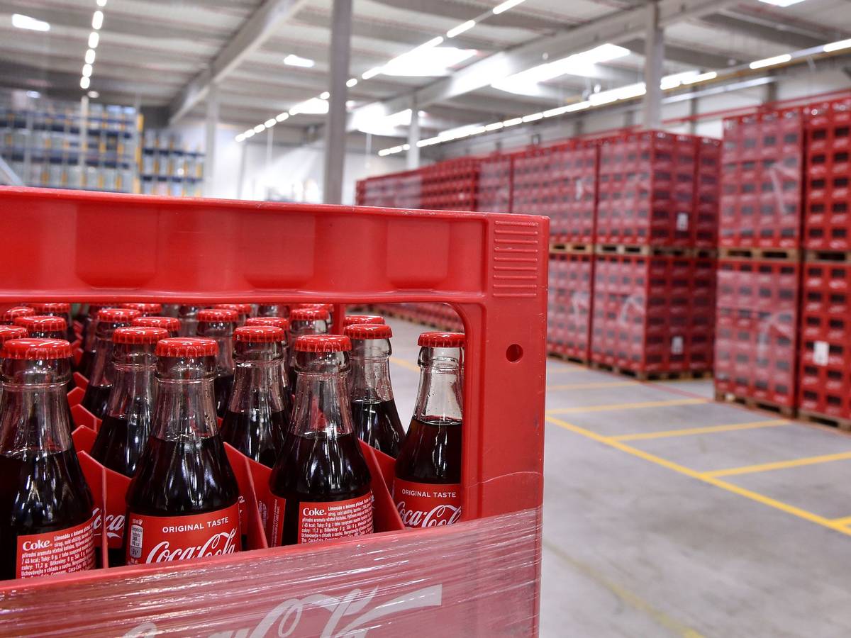 Krieg in der Ukraine 2022: Eine Konsequenz ist, dass Supermärkte Coca-Cola aus den Regalen schmeißen. Unser Archivbild wurde 2020 gemacht.