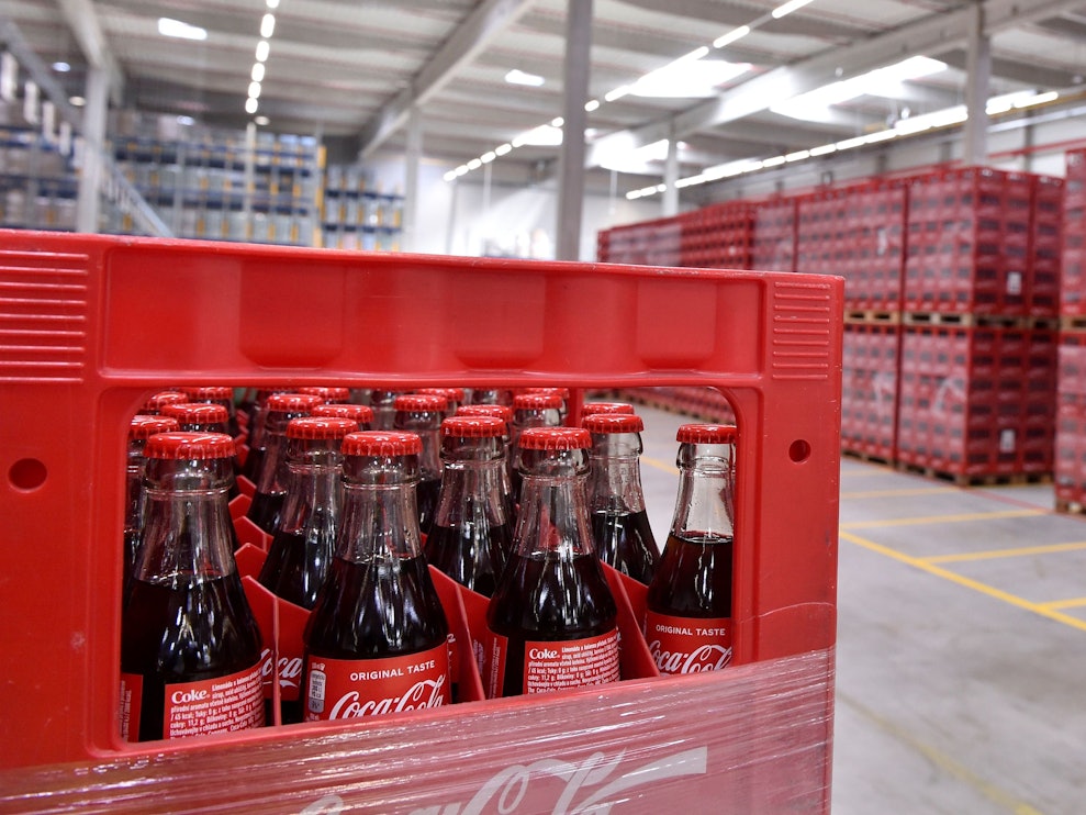 Krieg in der Ukraine 2022: Eine Konsequenz ist, dass Supermärkte Coca-Cola aus den Regalen schmeißen. Unser Archivbild wurde 2020 gemacht.