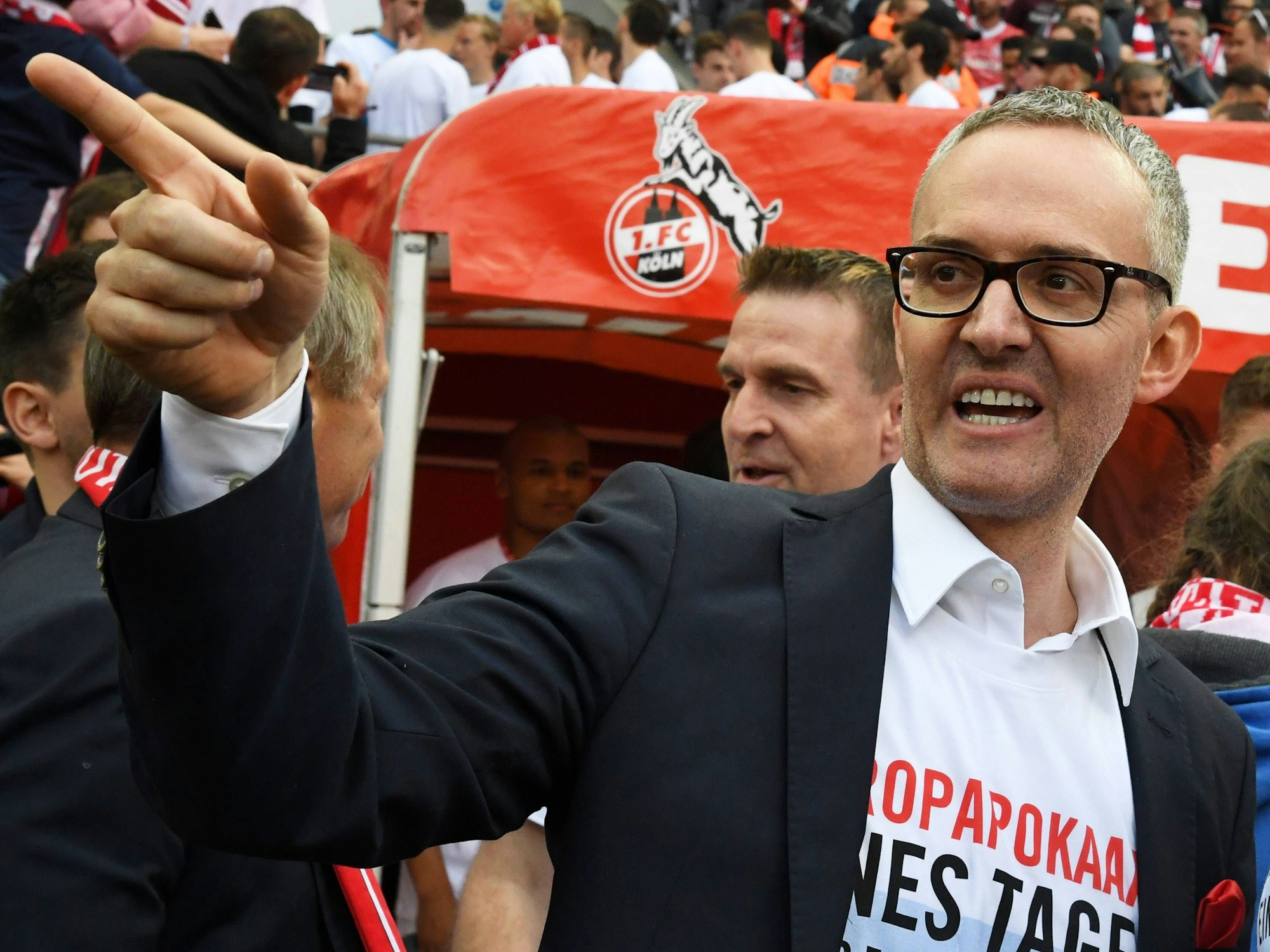 Alexander Wehrle feiert den Europa-League-Einzug des 1. FC Köln.