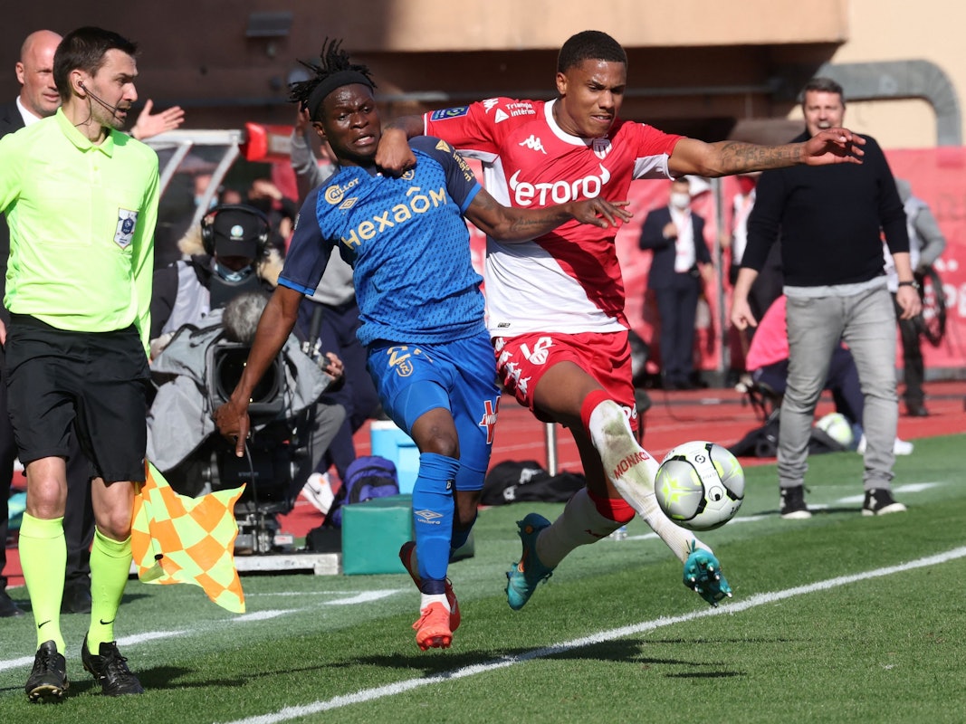 Ismail Jakobs spielt für die AS Monaco gegen Stade Reims.
