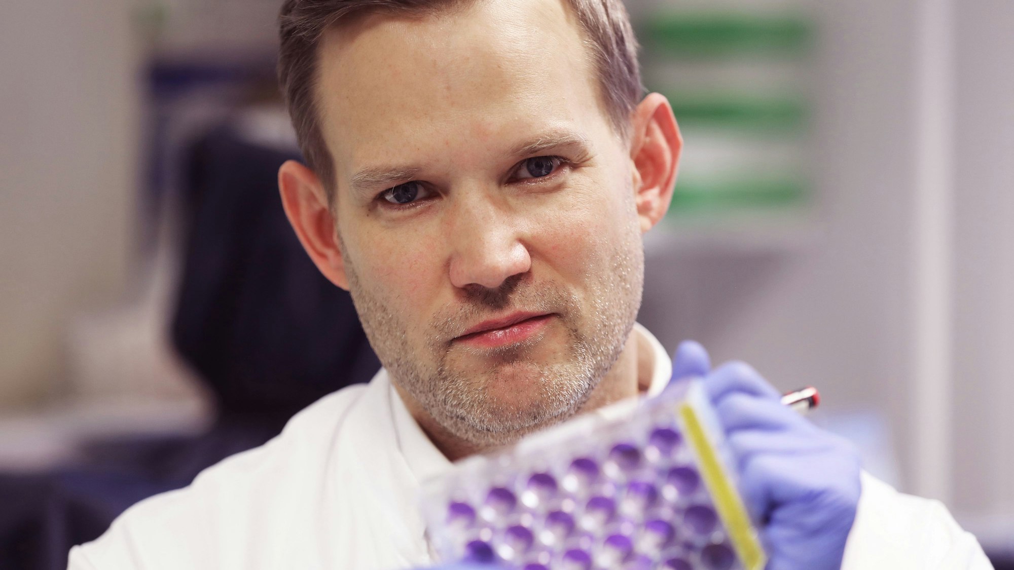 Corona und Karneval 2022: Der Bonner Virologe Hendrik Streeck (hier 2021) warnt vor vorschnellen Rückschlüssen.