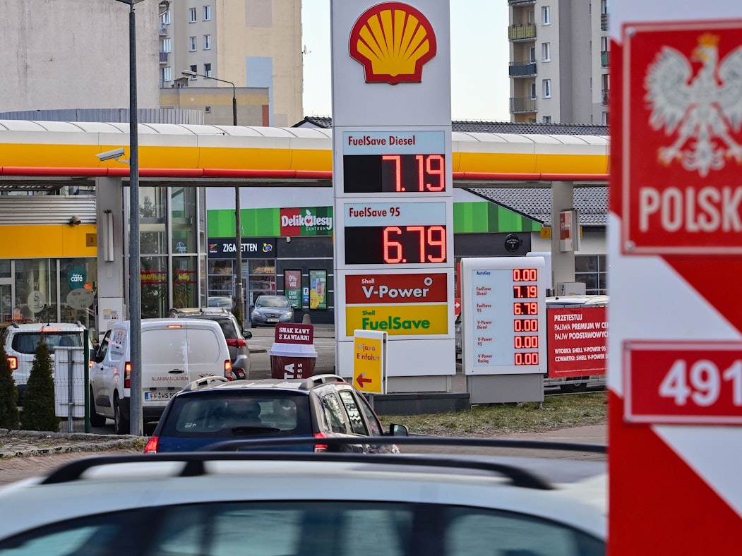 Der Ölkonzern Shell hat wegen der angespannten Marktlage den Verkauf von Heizöl, Diesel und anderen Produkten an einige Großkunden in Deutschland vorerst eingeschränkt. Das Foto wurde 2022 in Polen aufgenommen.