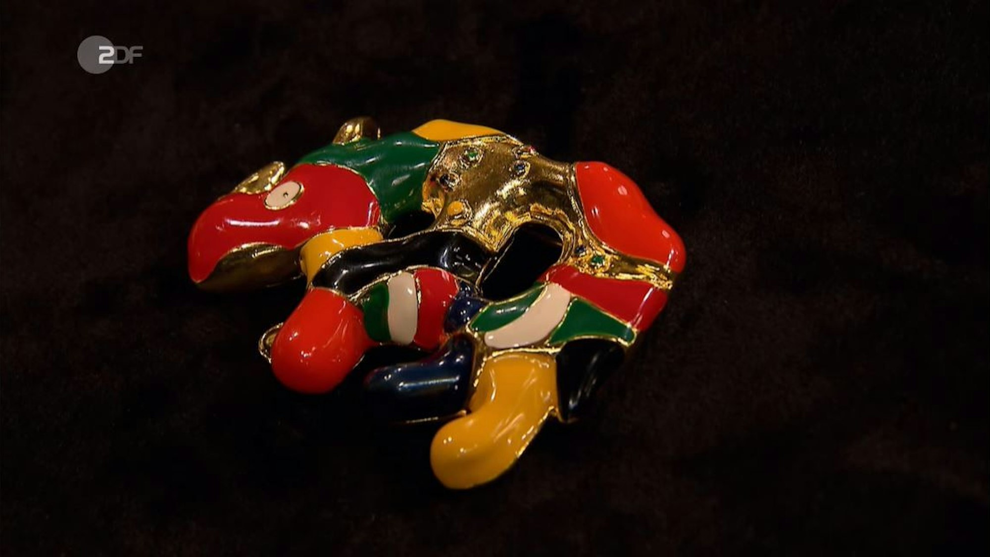 Bares für Rares (ZDF, 08.03.2022)
Esther König verkauft einen Brosche von Niki de Saint Phalle und macht damit Mega-Gewinn.