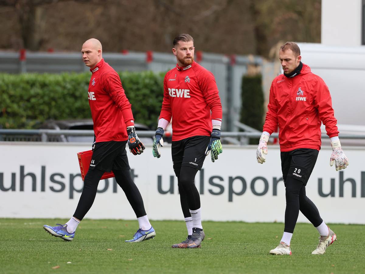 Matthias Köbbing trainiert beim 1. FC Köln mit Timo Horn und Marvin Schwäbe.