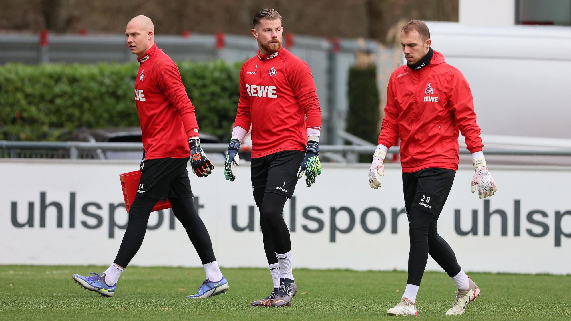 Matthias Köbbing trainiert beim 1. FC Köln mit Timo Horn und Marvin Schwäbe.