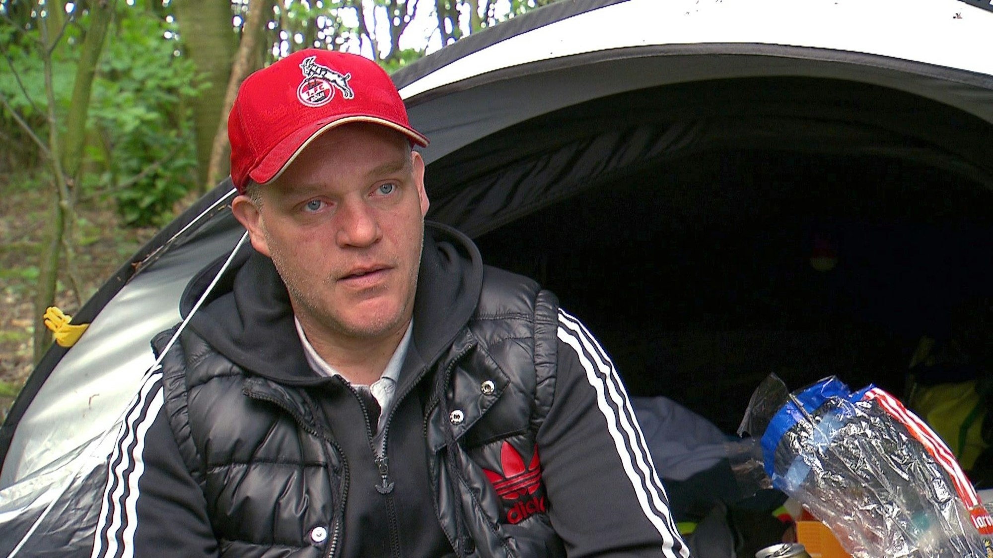 „Armes Deutschland“-Protagonist Willi macht mal wieder schwere Zeiten durch. Wie damals mit seiner Ex Carola muss er in Köln in einem Zelt hausen.