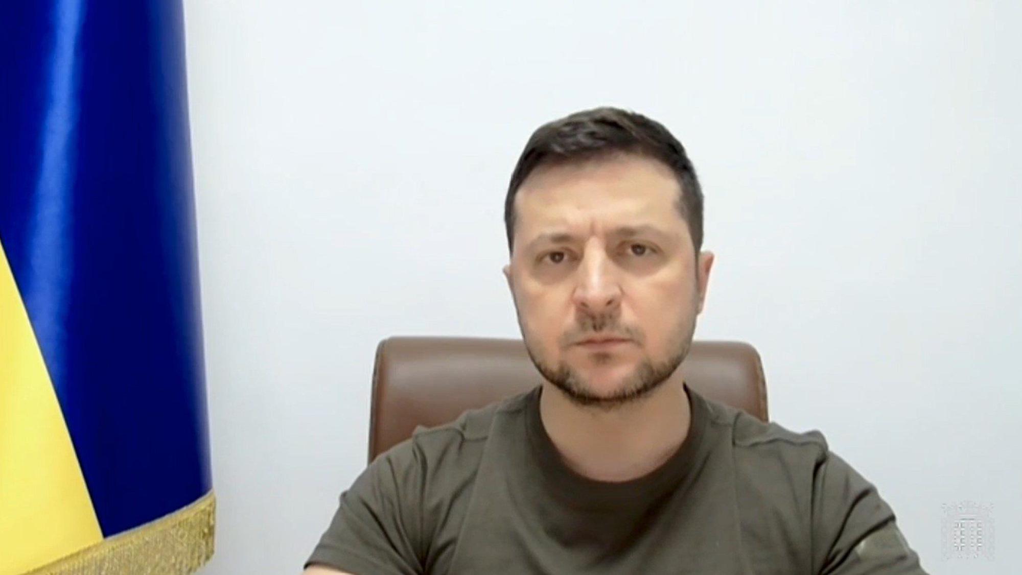 Wolodymyr Selenskyj, Präsident der Ukraine, spricht per Videoschalte zu den Abgeordneten des britischen Unterhauses über die aktuelle Lage in der Ukraine.