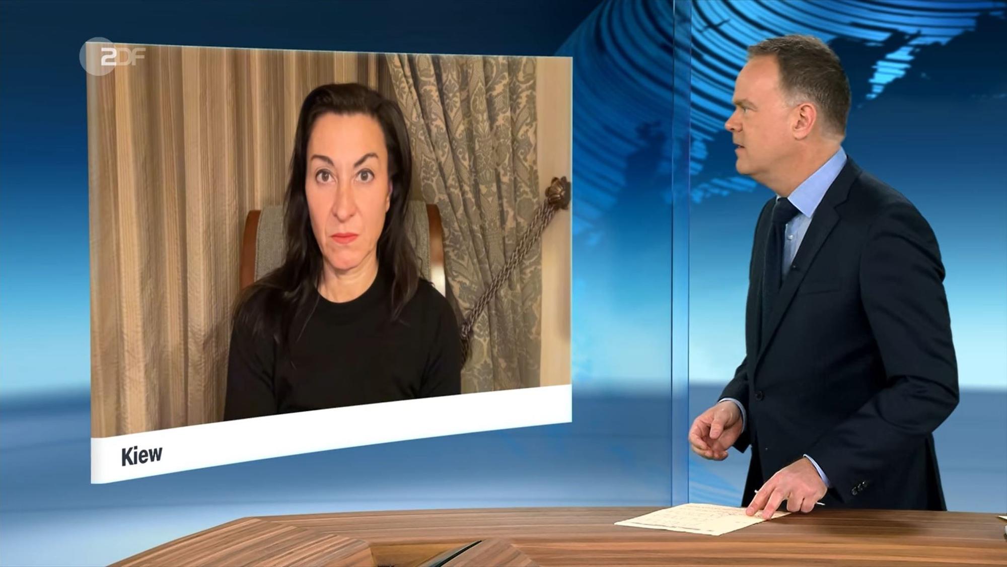 Lynsey Addario ist Fotojournalistin und Kriegsberichterstatterin. Im ZDF hat sie im Gespräch mit Moderator Christian Sievers als Zeugin eines Kriegsverbrechens beschrieben, warum sie ein Foto von einer toten Familie in der Ukraine gemacht hat. Und warum es so wichtig ist.