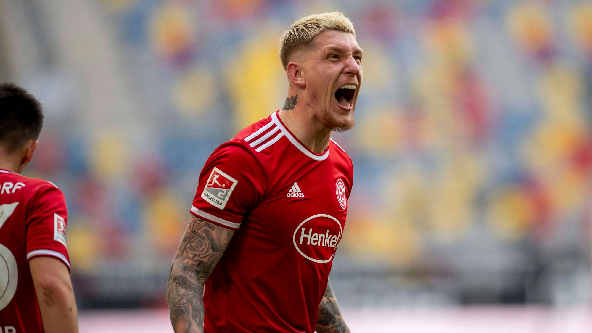 Jordy de Wijs jubelt im Trikot von Fortuna Düsseldorf.