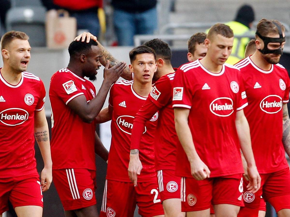 Fortuna Düsseldorf jubelt über ein Tor in der 2. Fußball-Bundesliga gegen den FC Ingolstadt.