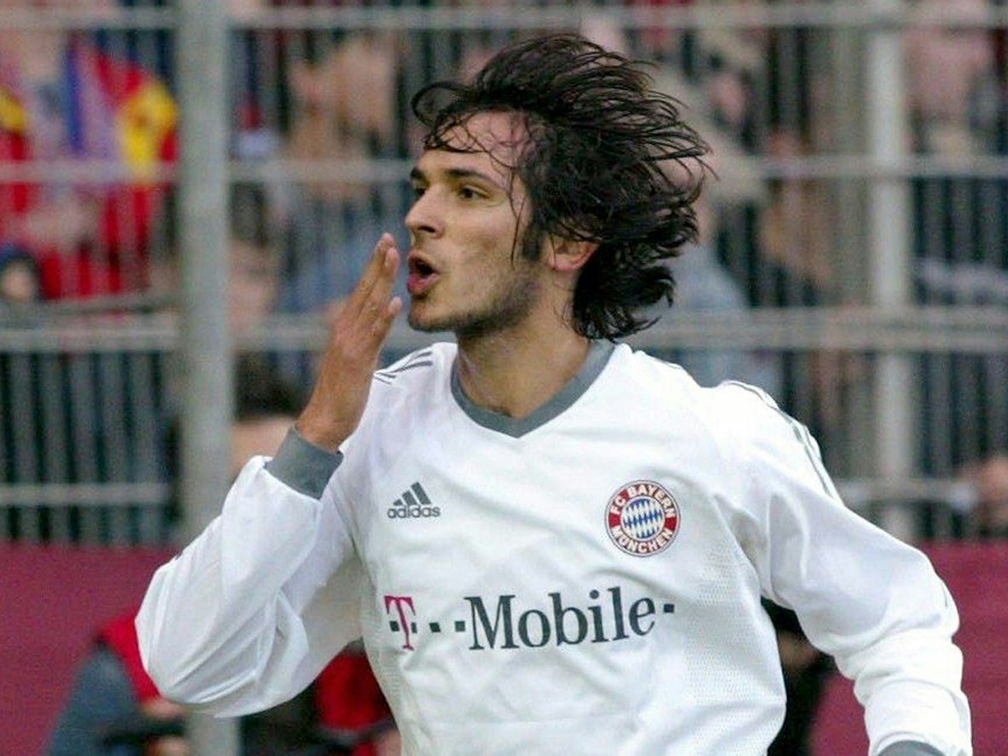 Roque Santa Cruz jubelt.