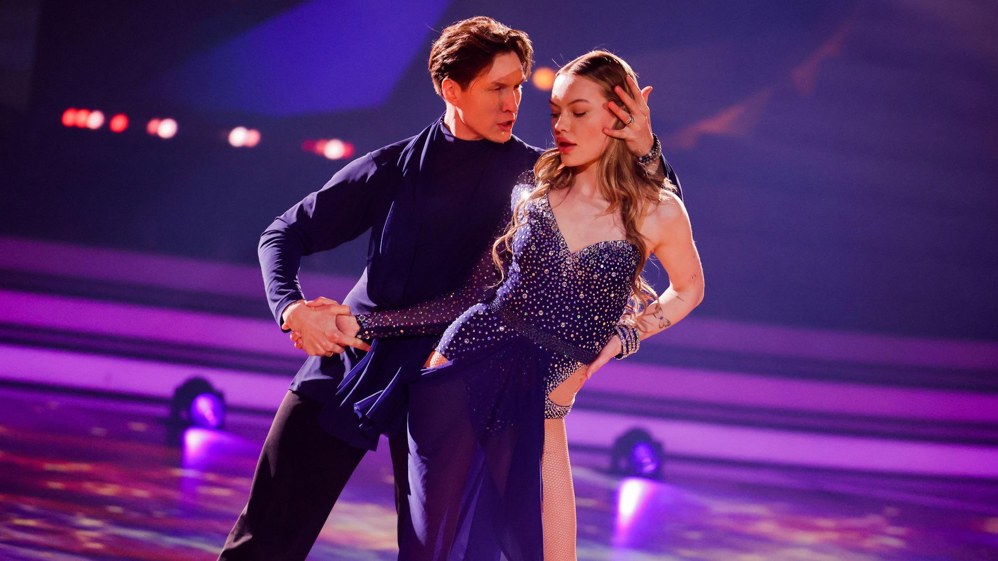 Cheyenne Ochsenknecht, Influencerin, und Evgeny Vinokurov, tanzen in der RTL-Tanzshow "Let's Dance" im Coloneum.