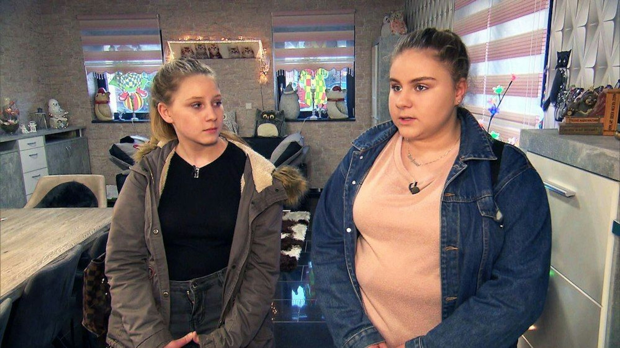 Loredana und Estefania Wollny während Dreharbeiten zu „Die Wollnys – eine schrecklich große Familie“