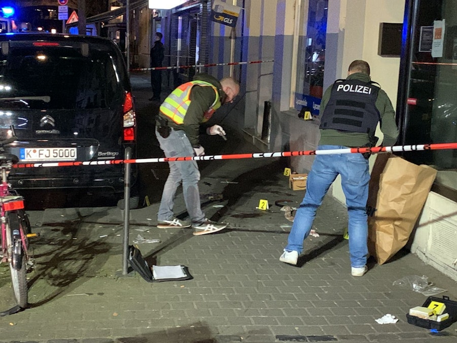 Am Donnerstagabend ist es an der Taunusstraße in Köln zu einer Schießerei gekommen. Die Polizei war im Großeinsatz.