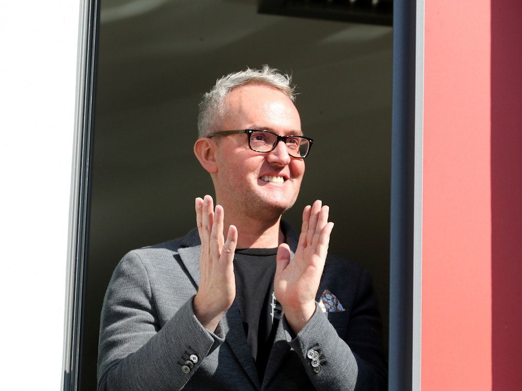 Alexander Wehrle am Fenster seines Büros am Geißbockheim