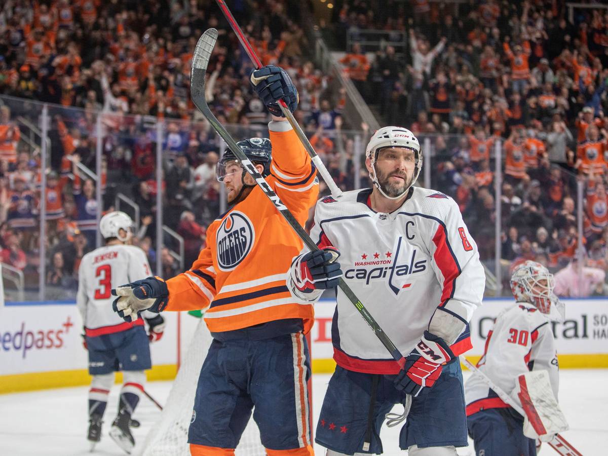 Washington Capitals-Russe Alex Owetschkin (r.) wurde auf dem Eis ausgebuht von den Oilers-Fans.