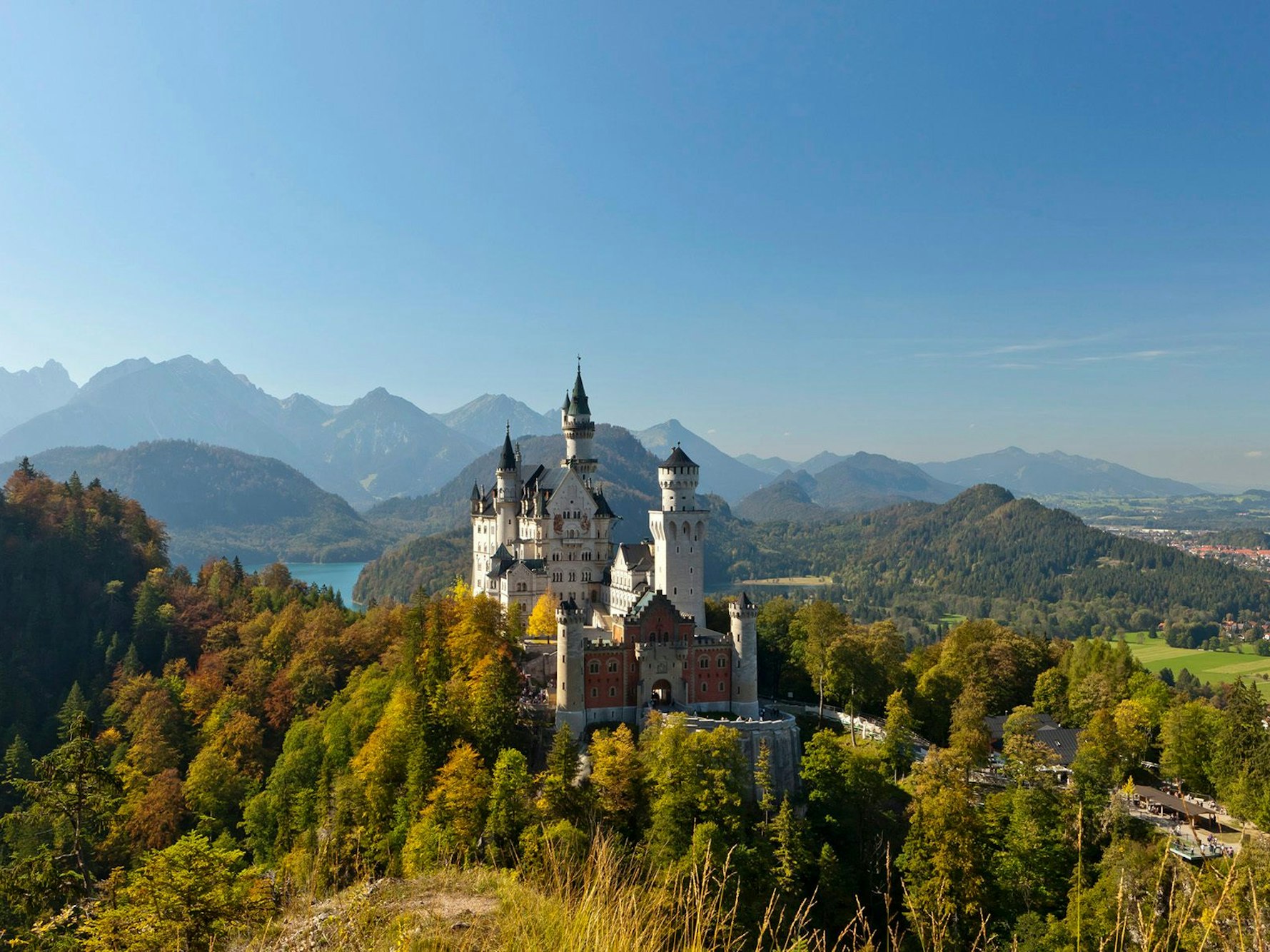 Eine bekannte Sehenswürdigkeit in Bayern ist das Schloss Neuschwanstein.