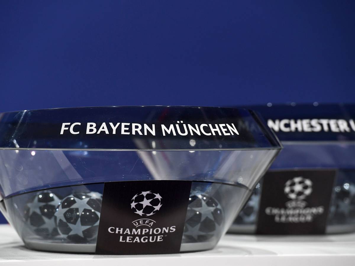 Der Lostopf für Bayern München steht bereit für die zweite Auslosung.
