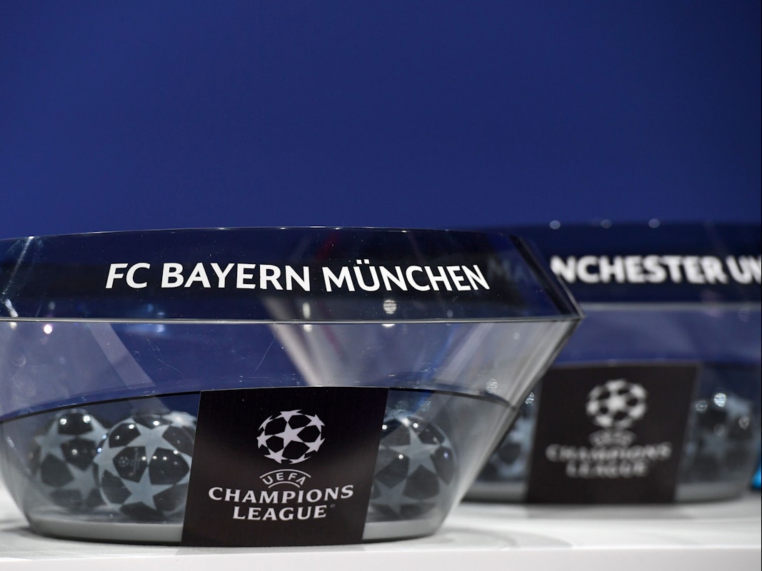 Der Lostopf für Bayern München steht bereit für die zweite Auslosung.