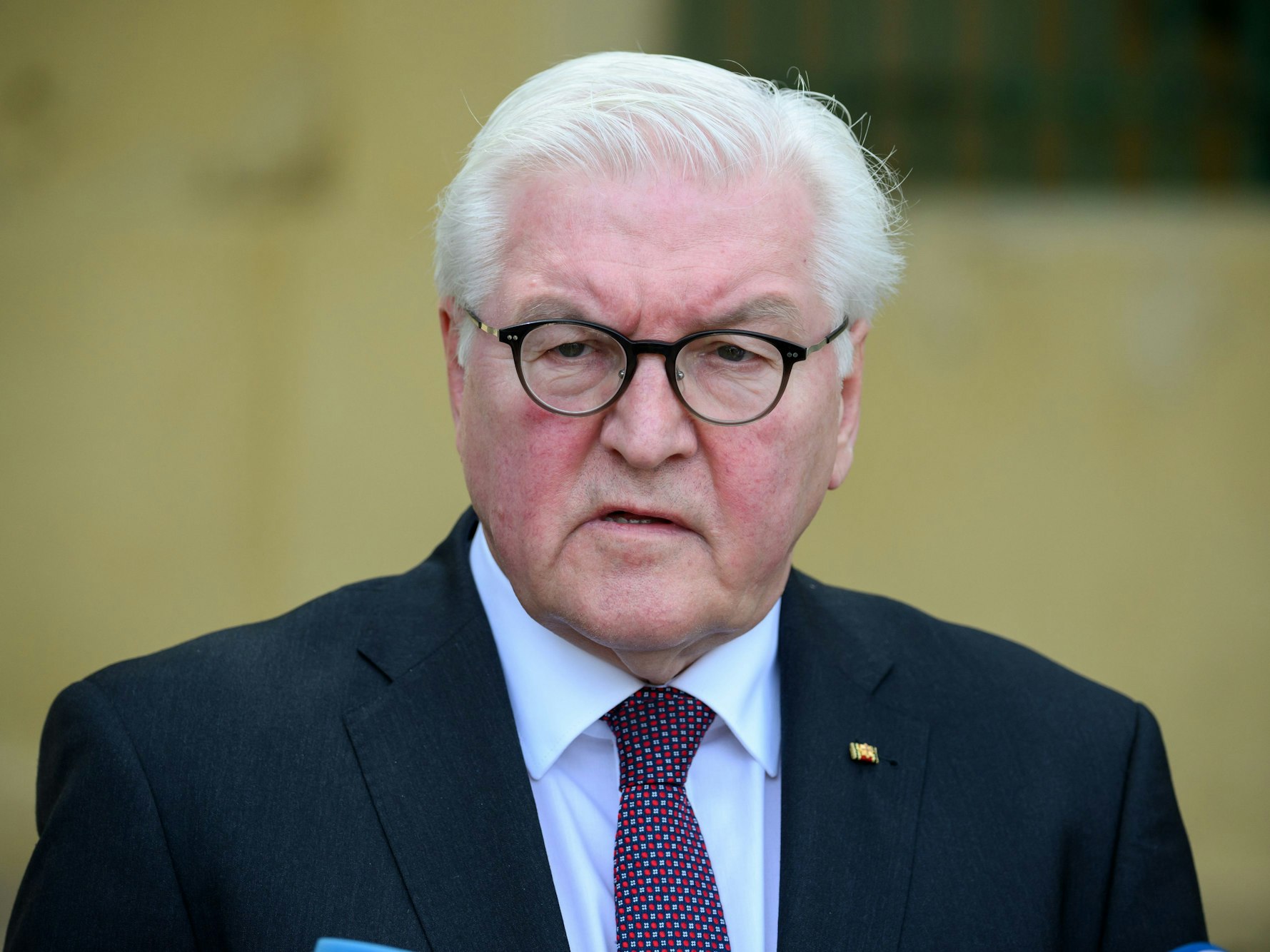 Bundespräsident Steinmeier (hier im Februar 2022) befürchtet, die Lage in der Ukraine könnte sich dramatisch zuspitzen.