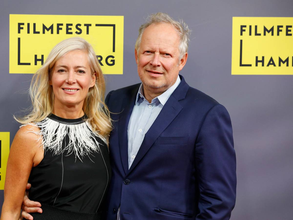 Der Schauspieler Axel Milberg und seine Frau Judith kommen am 07.10.2017 ins Cinemaxx in Hamburg zur Deutschlandpremiere von "Tatort: Borowski und das Land zwischen den Meeren" während des Filmfests Hamburg.