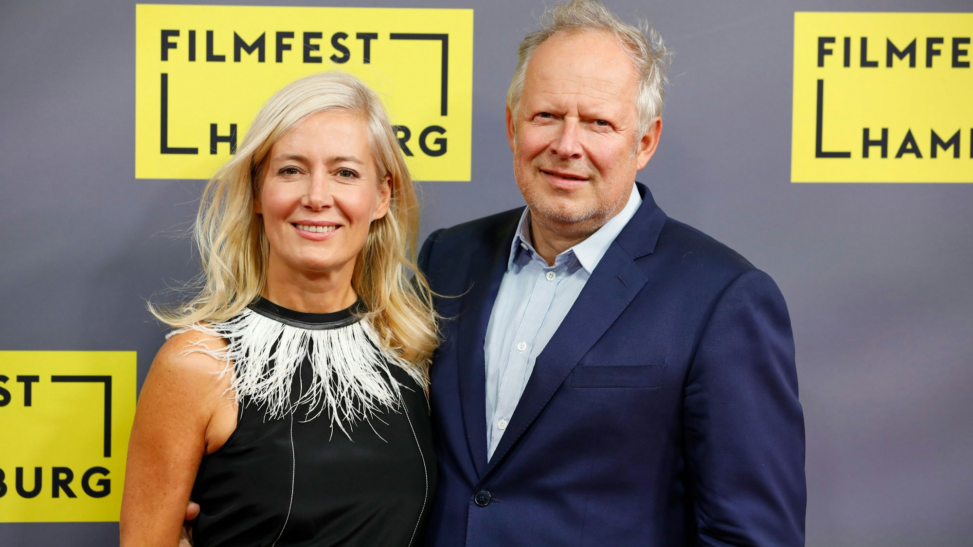 Der Schauspieler Axel Milberg und seine Frau Judith kommen am 07.10.2017 ins Cinemaxx in Hamburg zur Deutschlandpremiere von "Tatort: Borowski und das Land zwischen den Meeren" während des Filmfests Hamburg.