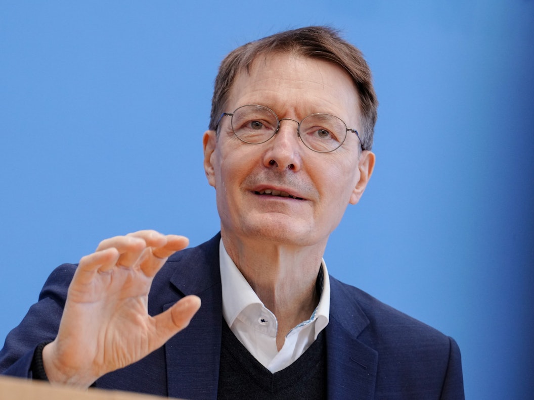 Karl Lauterbach (SPD), Bundesminister für Gesundheit, gibt eine Pressekonferenz zur aktuellen Corona-Lage.