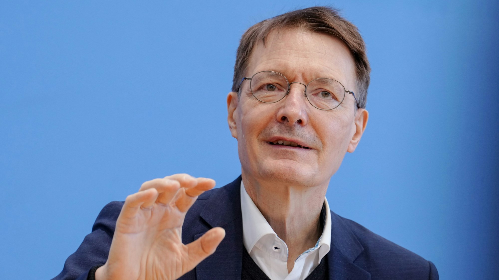 Karl Lauterbach (SPD), Bundesminister für Gesundheit, gibt eine Pressekonferenz zur aktuellen Corona-Lage.