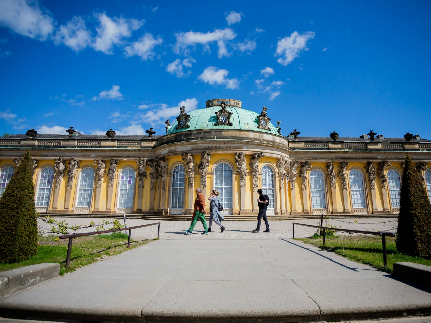 Schloss Sanssouci wurde im Rokoko-Stil erbaut.