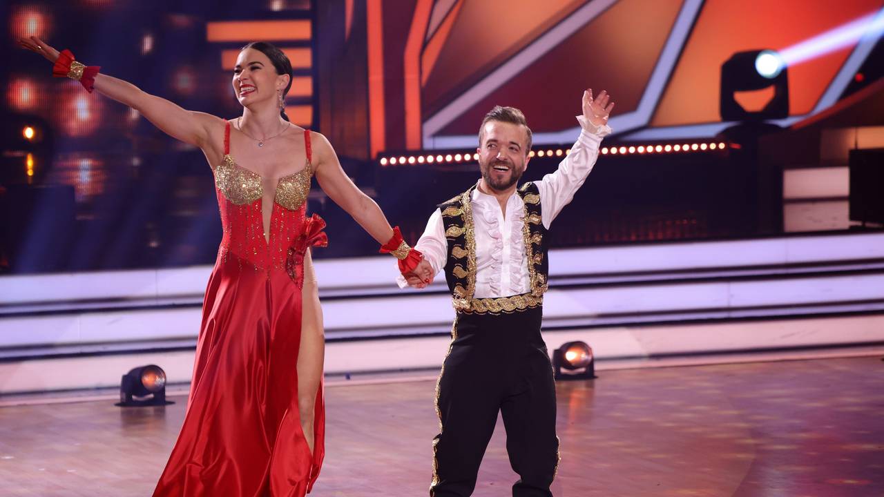 Mathias Mester (hier am 4. März mit Tanzpartnerin Renata Lusin) brach im „Let’s Dance“-Training nach einem Missgeschick lachend zusammen.