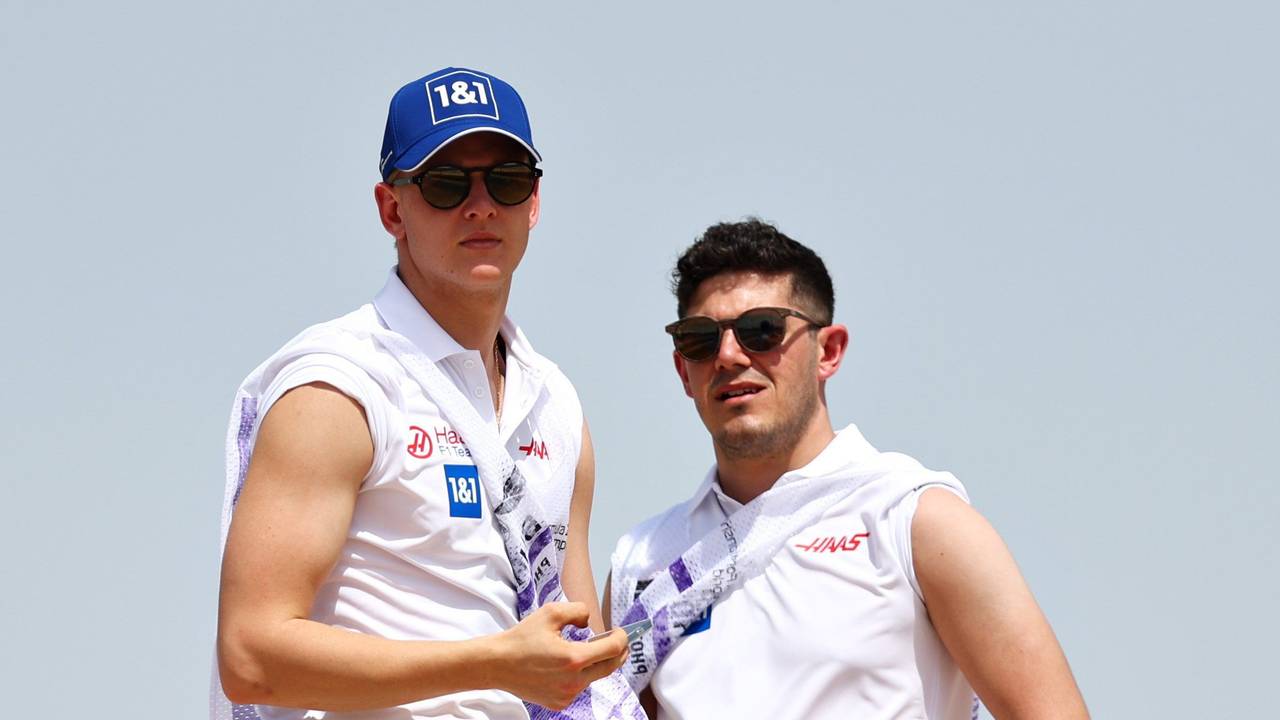 Mick Schumacher (Team Haas) zeigt in Bahrain seine Muskeln.
