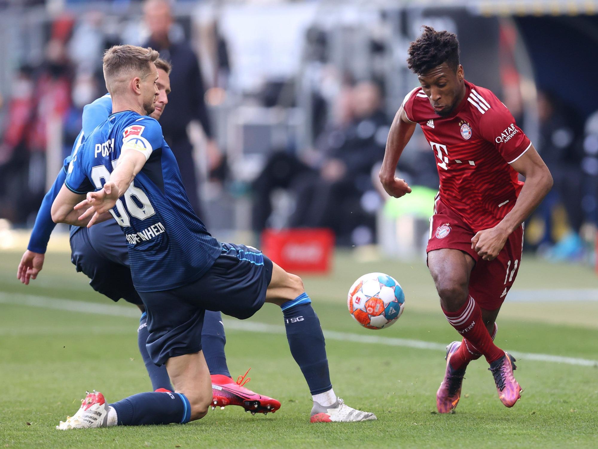 Kingsley Coman kämpft mit Stefan Posch um den Ball