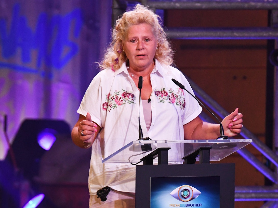 Silvia Wollny spricht in in Mikro.