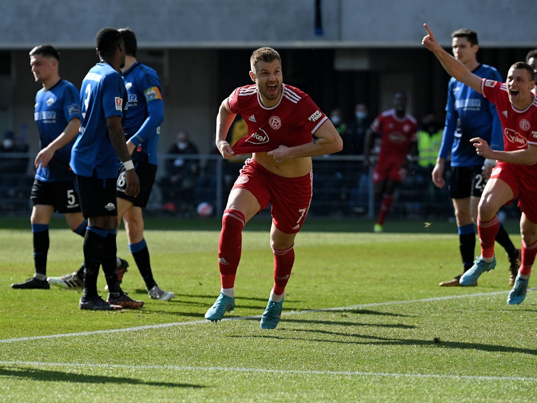 Florian Hartherz jubelt über ein Tor für Fortuna Düsseldorf