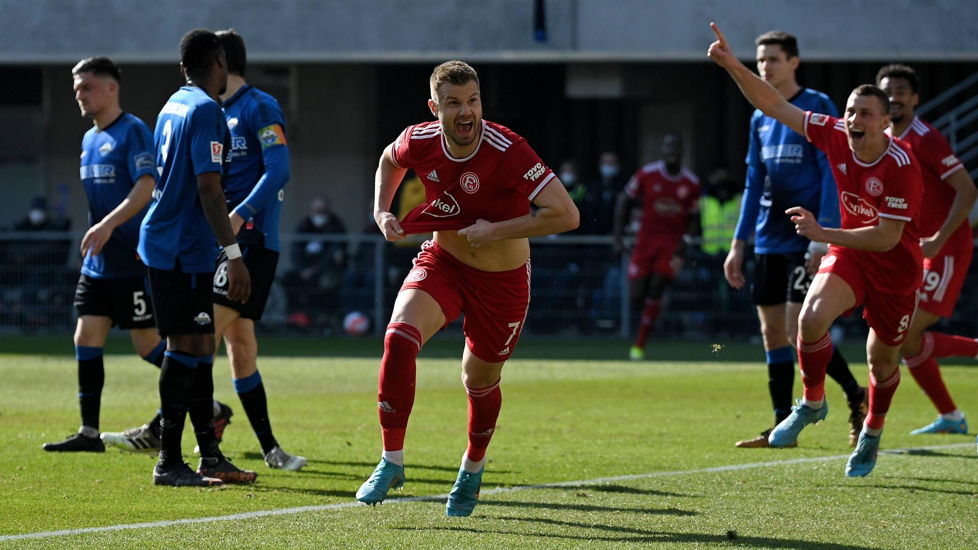 Florian Hartherz jubelt über ein Tor für Fortuna Düsseldorf