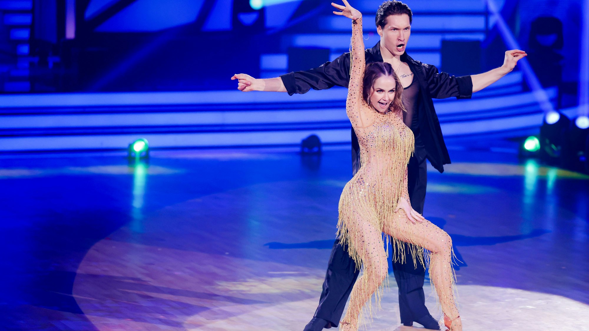 „Let's Dance“ 2022: Nina Bezzubova-Vinokurov und Evgeny Vinokurov legten in Show drei einen heißen Tanz aufs Parkett.