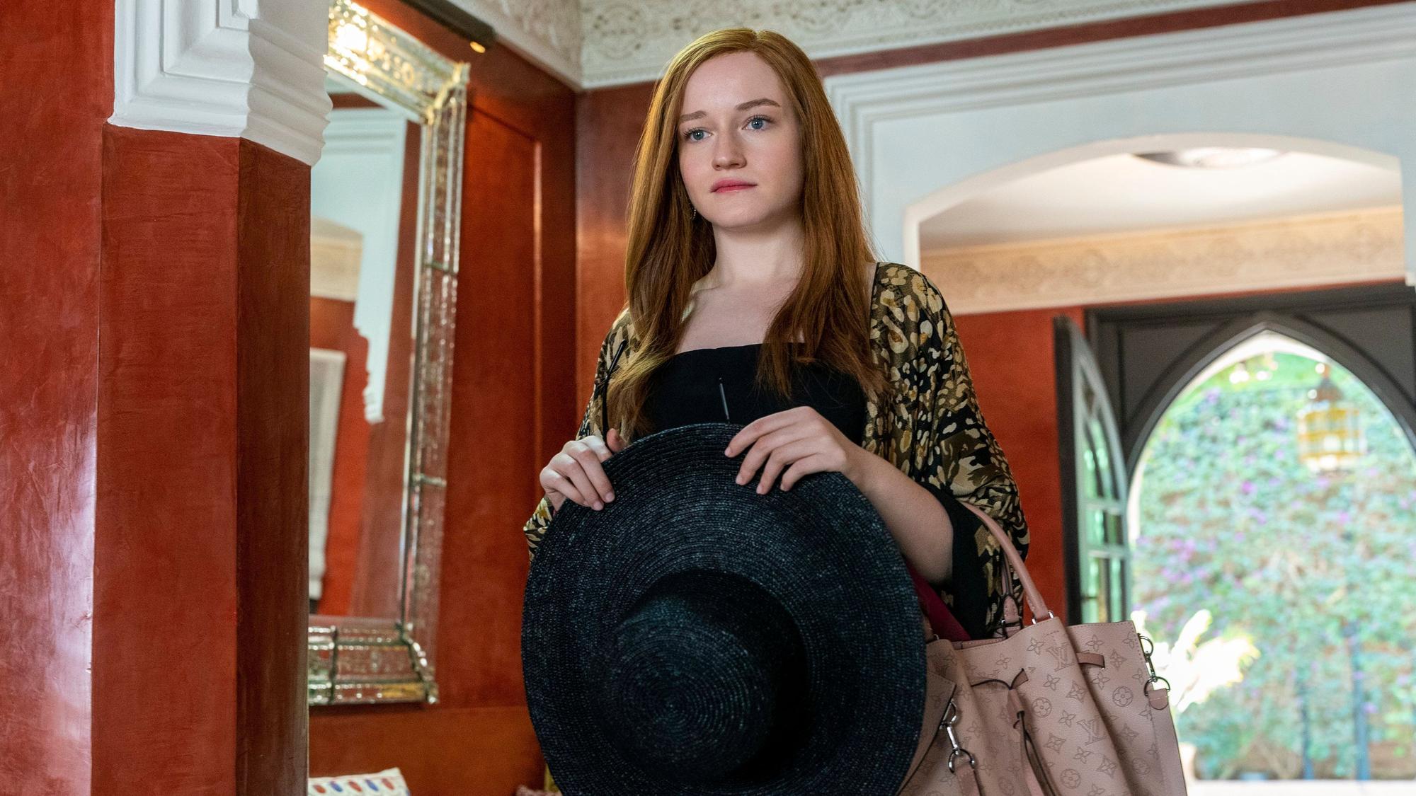 in Inventing Anna spielt Julia Garner die Hochstaplerin.