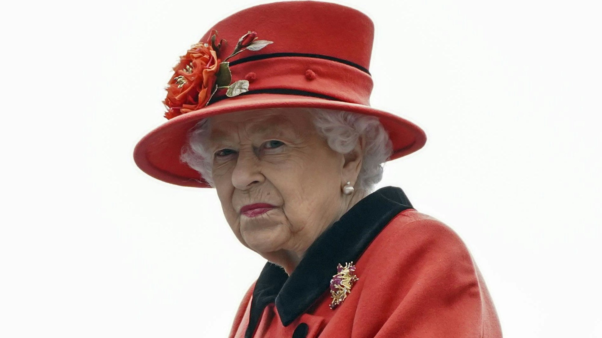 Die britische Königin Elizabeth II. besuchte den Flugzeugträger „HMS Queen Elizabeth“ der Royal Navy im Marinestützpunkt Portsmouth. Der Flugzeugträger wird auf einen 28-wöchigen Einsatz der UK Carrier Strike Group vorbereitet, der über das Mittelmeer bis zu den Philippinen geplant ist.