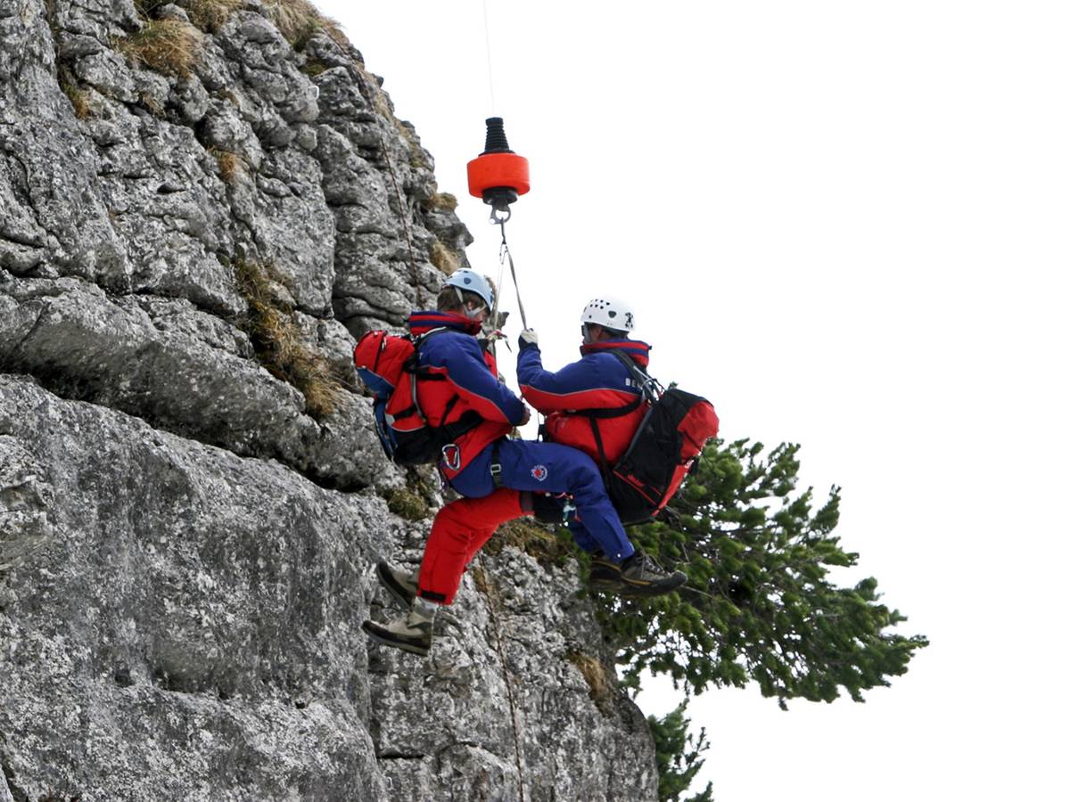 Schrecklicher Unfall in Bayern: Eine ganze Wandergruppe ist gestorben. Die Wanderer stürzten viele Meter in die Tiefe. unser Archivbild wurde 2008 gemacht.