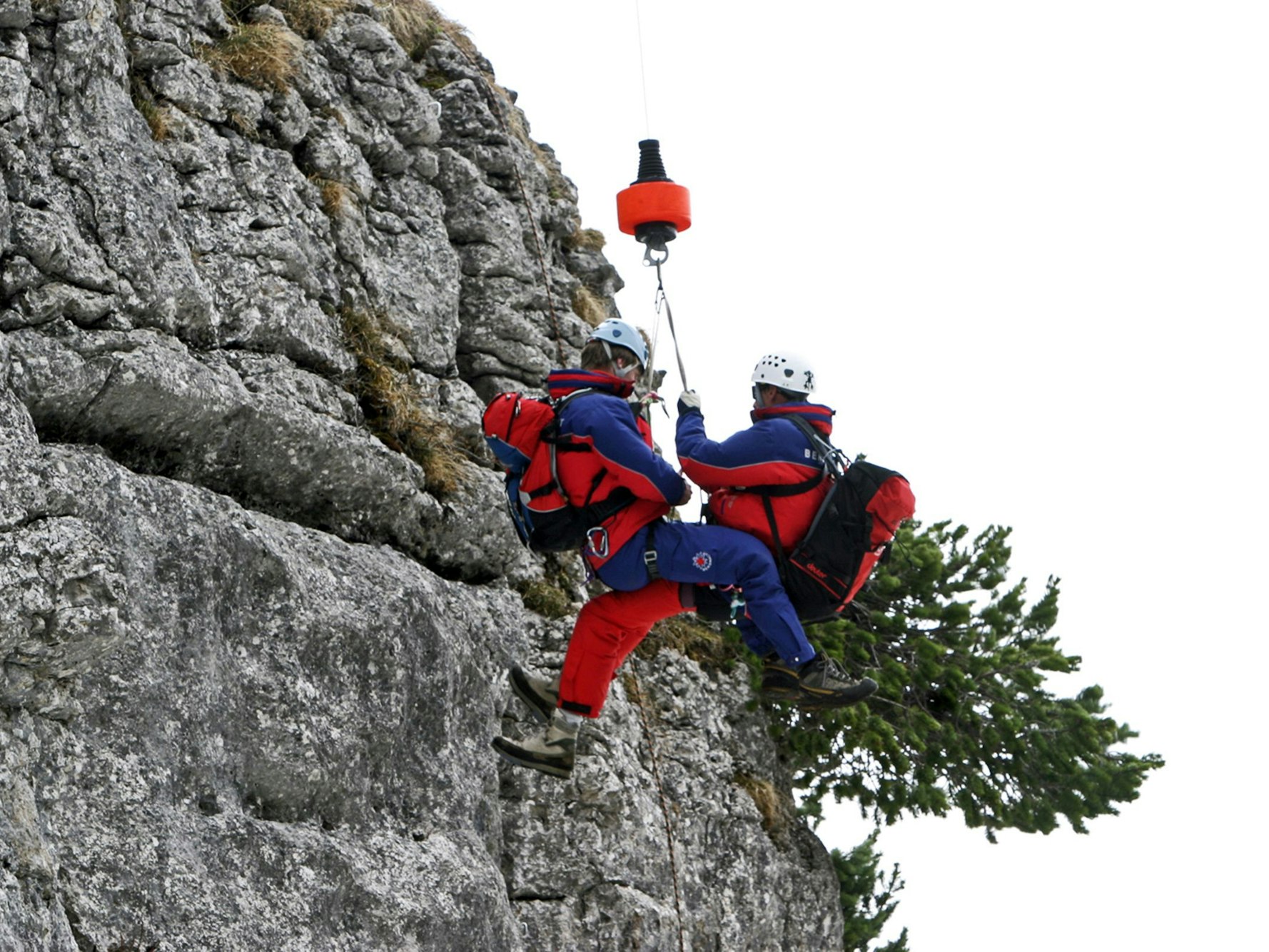 Schrecklicher Unfall in Bayern: Eine ganze Wandergruppe ist gestorben. Die Wanderer stürzten viele Meter in die Tiefe. unser Archivbild wurde 2008 gemacht.