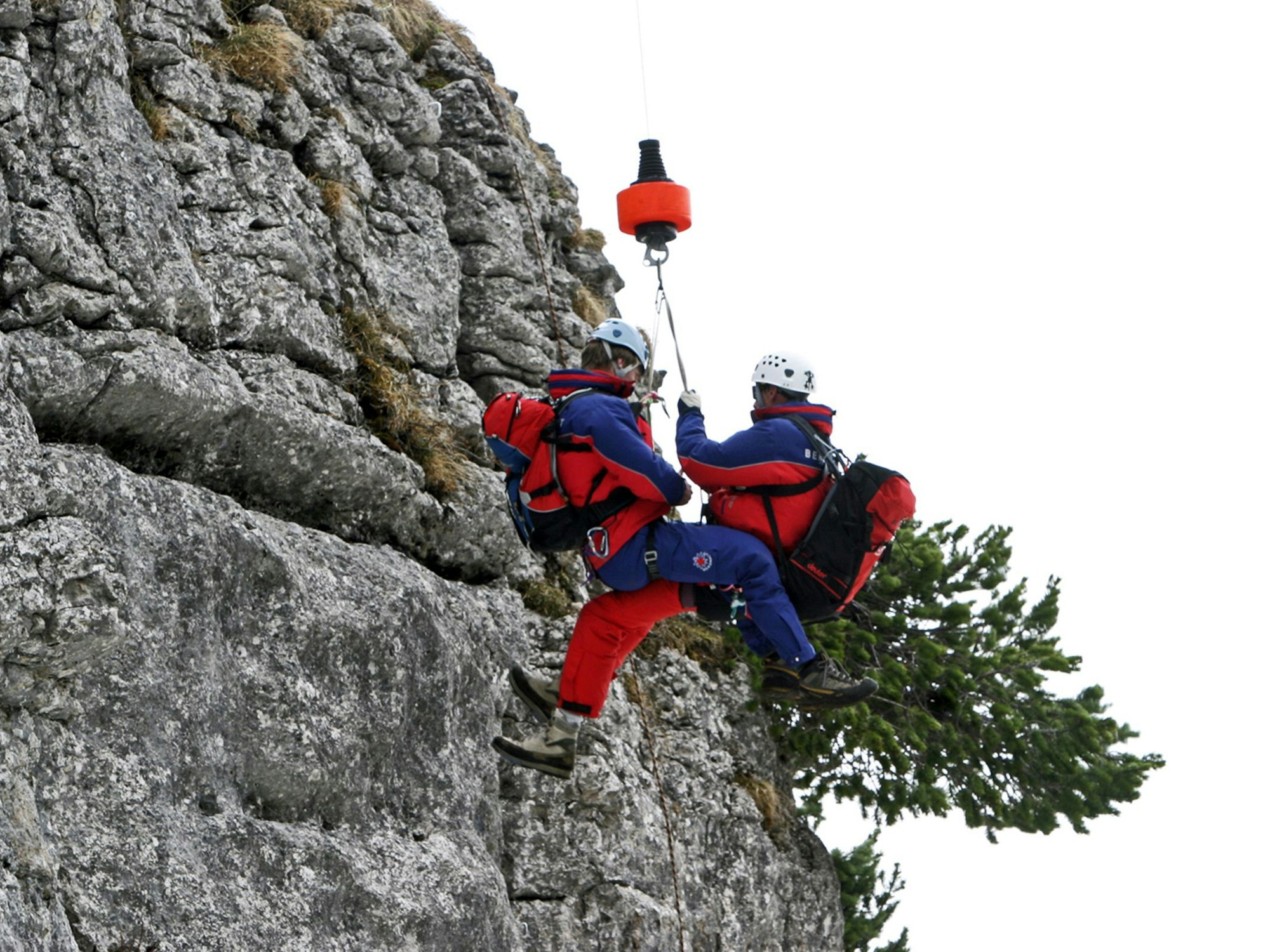 Schrecklicher Unfall in Bayern: Eine ganze Wandergruppe ist gestorben. Die Wanderer stürzten viele Meter in die Tiefe. unser Archivbild wurde 2008 gemacht.