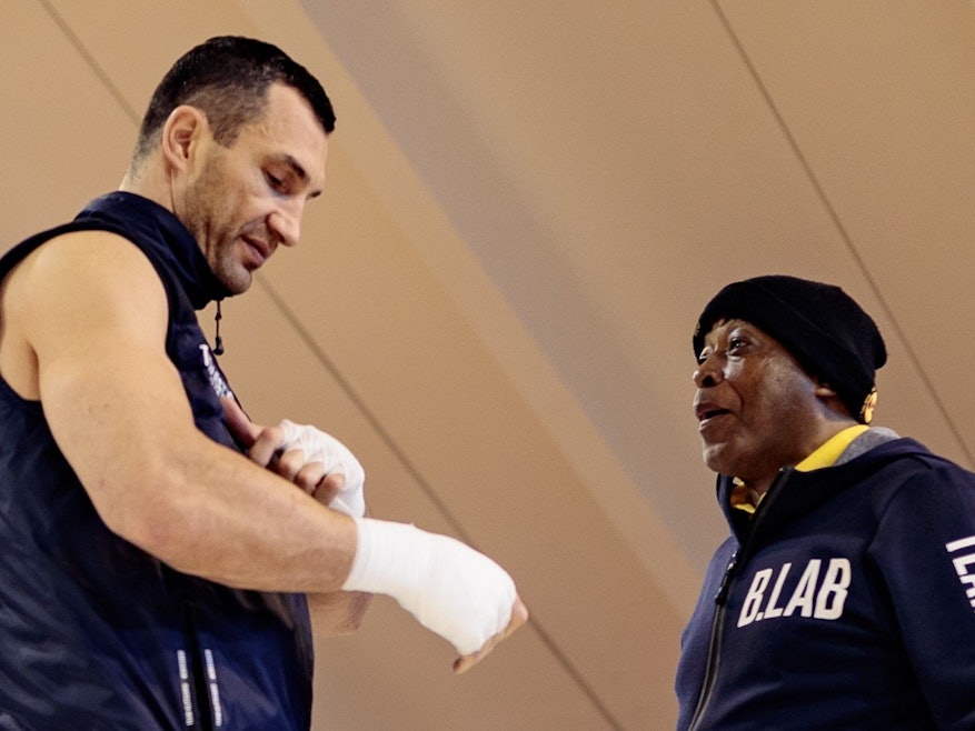 Wladimir Klitschko beim Training mit seinem damaligen Coach James Ali Bashir.