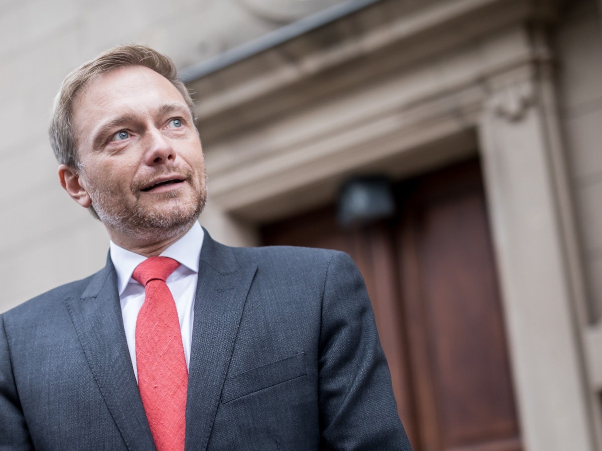 Christian Lindner (FDP), ist Bundesfinanzminister. Er will den Spritpreis für Autofahrerinnen und Autofahrer jetzt senken. Das Foto zeigt ihn 2017.