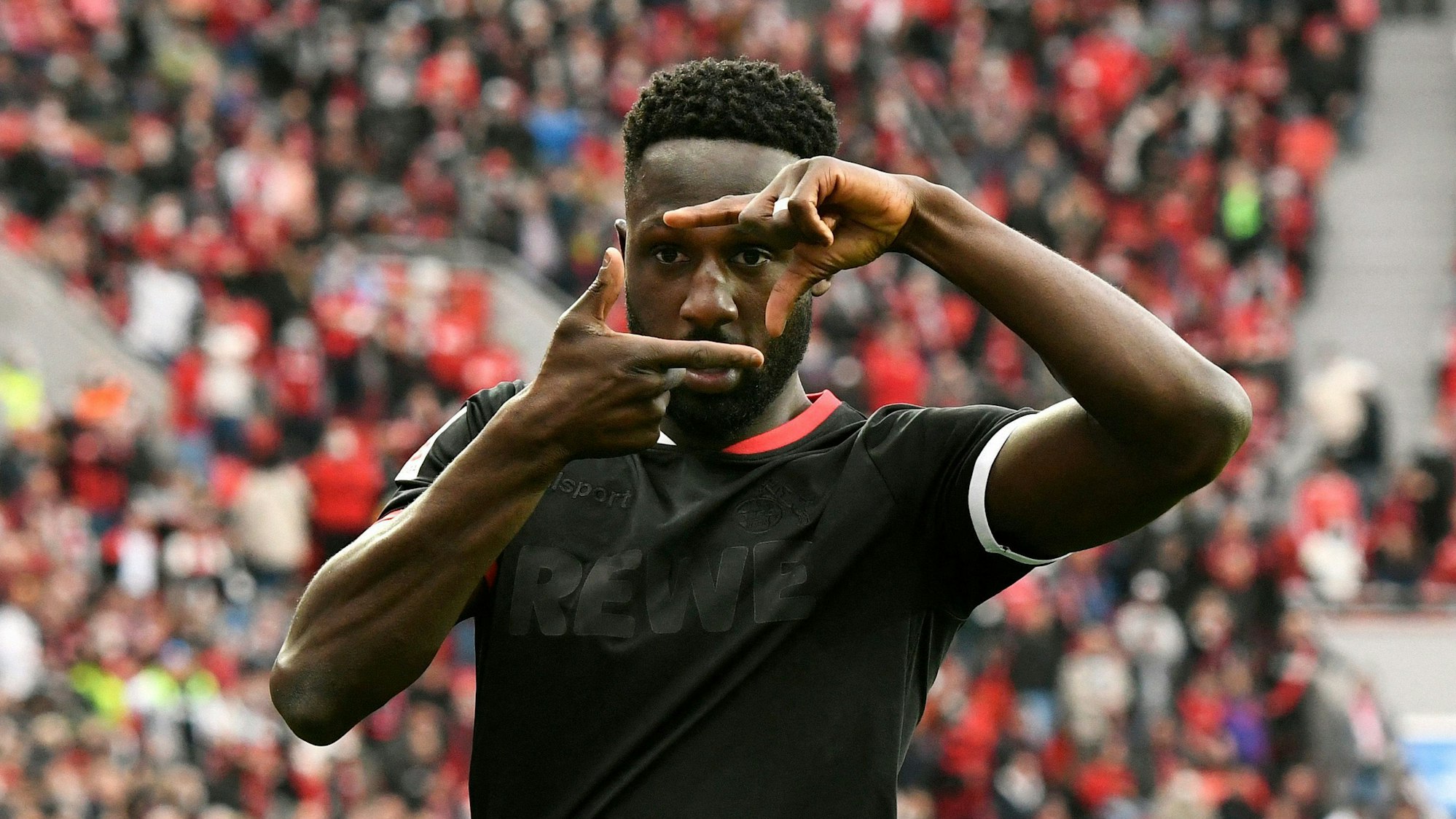 Kingsley Schindler bejubelt sein Tor bei Bayer Leverkusen