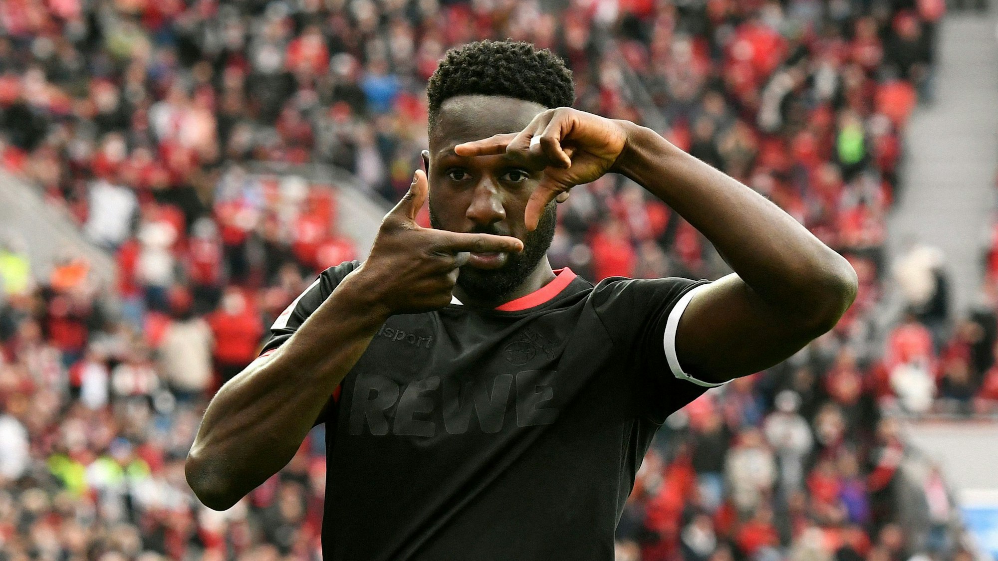 Kingsley Schindler bejubelt sein Tor bei Bayer Leverkusen