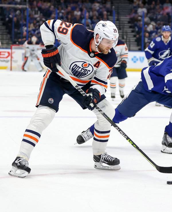 Eishockey-Profi Leon Draisaitl in Aktion.